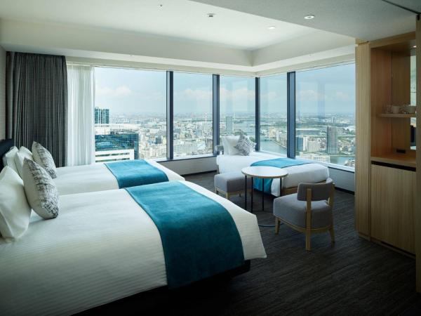 Mitsui Garden Hotel Toyosu Premier - Tokyo : photo 1 de la chambre chambre lits jumeaux exécutive d'angle avec canapé-lit et baignoire avec vue - non-fumeurs