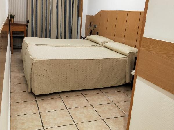 Hostal Maria Ronda : photo 3 de la chambre chambre lits jumeaux standard