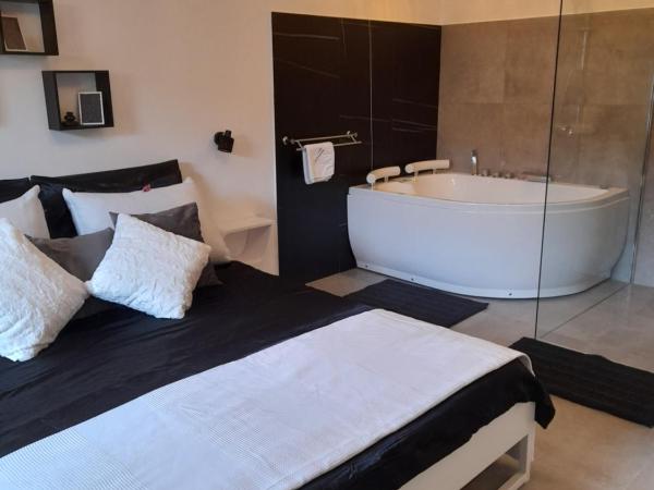 Wellness Villa Istriana : photo 2 de la chambre chambre lit queen-size avec baignoire spa