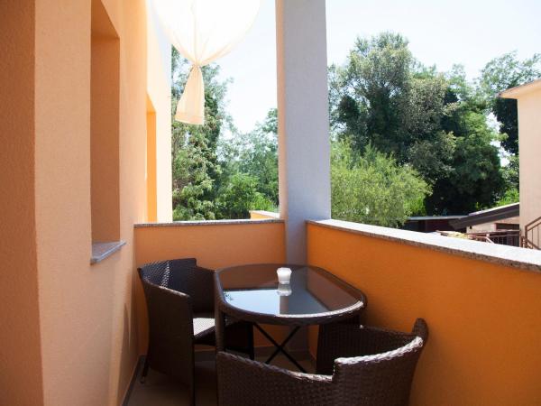 Wellness Villa Istriana : photo 3 de la chambre chambre lit queen-size avec baignoire spa