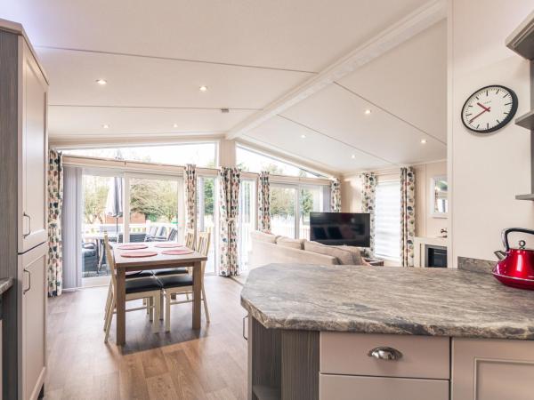 The Crucible lodge with Hot Tub : photo 7 de la chambre lodge 2 chambres