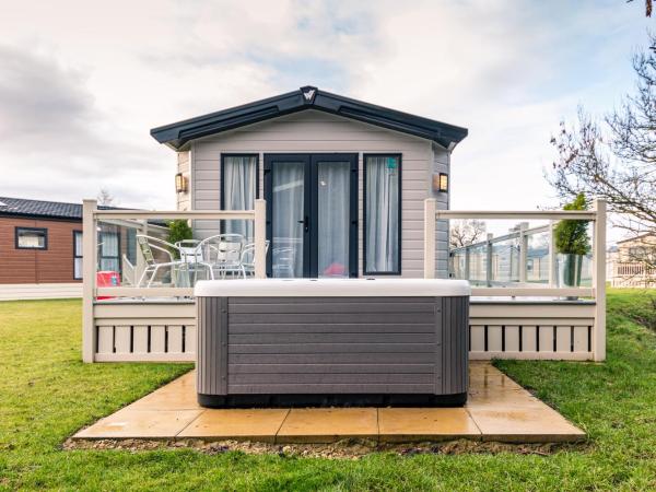 Hidden Jewel Lodge with Hot Tub : photo 1 de la chambre lodge 2 chambres