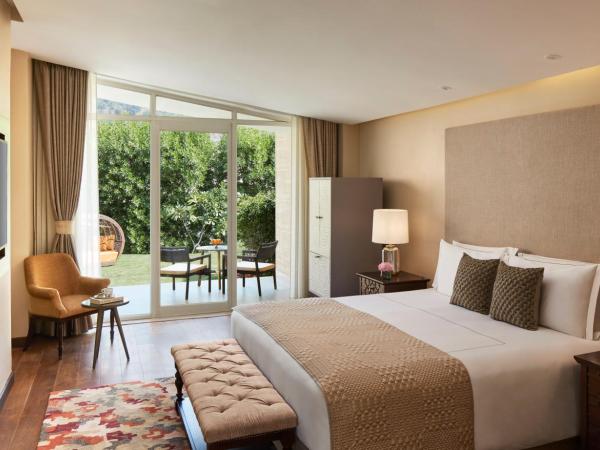 Taj Aravali Resort & Spa Udaipur : photo 2 de la chambre luxury hill view suite with garden & sit-out