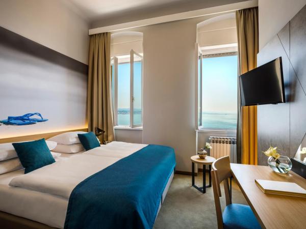 Hotel Istra - Liburnia : photo 7 de la chambre chambre lits jumeaux standard - vue sur mer