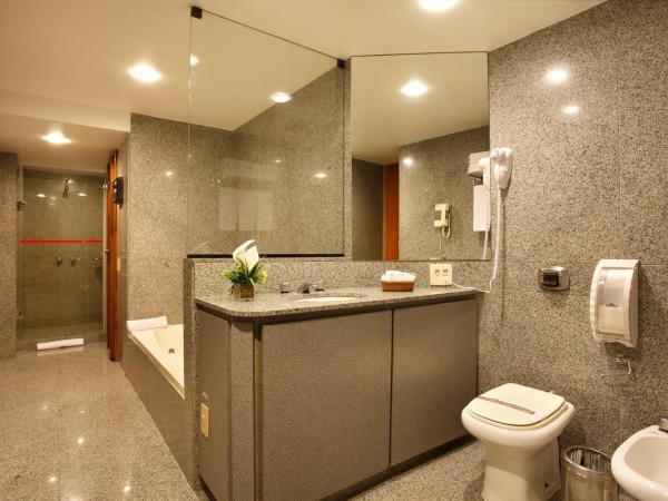 Majestic Rio Palace Hotel : photo 3 de la chambre suite lit queen-size avec baignoire spa