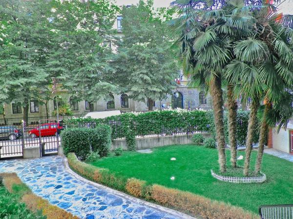 Aiello Suites Executive : photo 7 de la chambre chambre double - vue sur jardin