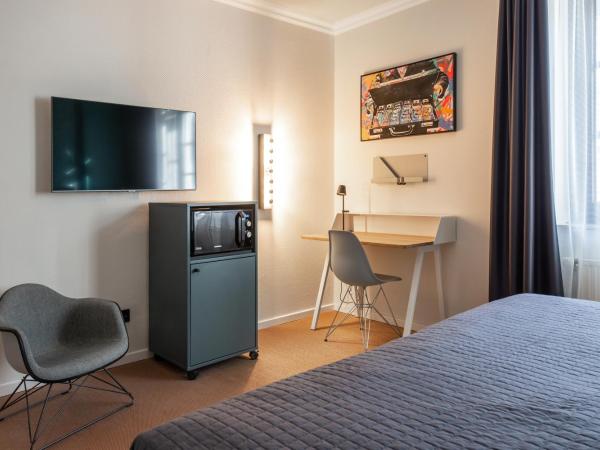 B-Hotel : photo 2 de la chambre ville appartement i