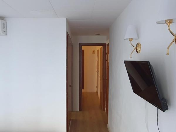 Hotel Mireia : photo 3 de la chambre chambre familiale avec balcon