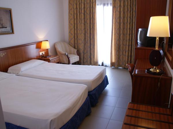 Hostal Vila del Mar : photo 8 de la chambre chambre double ou lits jumeaux