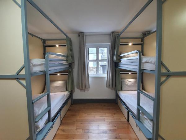 Galway City Hostel - Solo Traveller Hostel : photo 4 de la chambre lit dans un dortoir mixte de 16 lits 