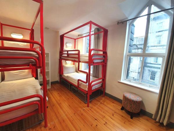 Galway City Hostel - Solo Traveller Hostel : photo 2 de la chambre lit dans dortoir pour femmes de 6 lits