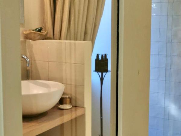 Provence Km28 : photo 9 de la chambre chambre double deluxe avec douche