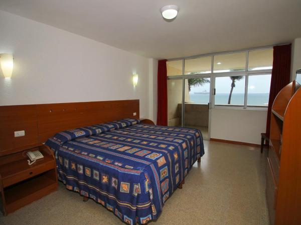 Hotel Royalty : photo 2 de la chambre chambre lit king-size - vue sur mer