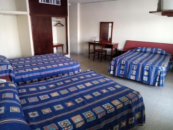 Hotel Royalty : photo 2 de la chambre chambre triple - vue sur la piscine