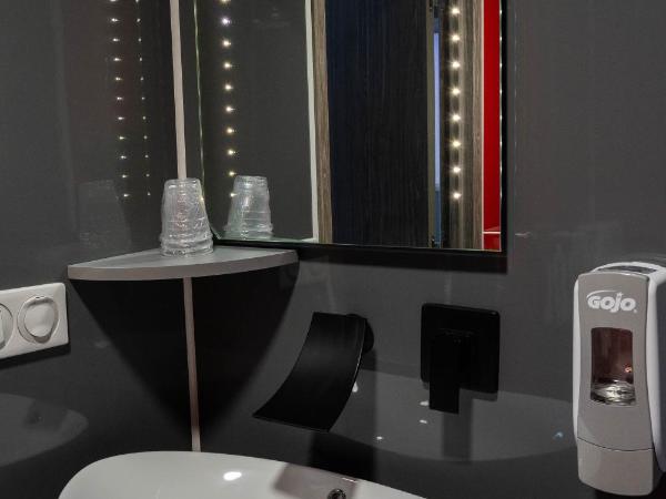 Hôtel La Rocade : photo 5 de la chambre chambre triple