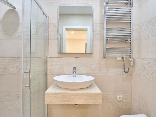 Best location Rooms : photo 5 de la chambre chambre double avec salle de bains privative