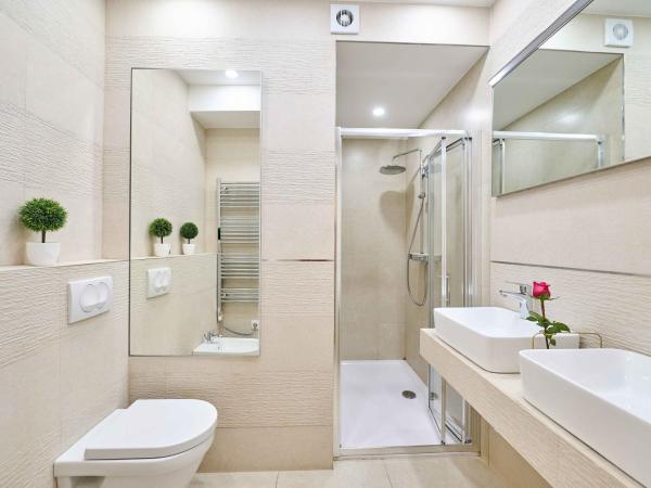 Best location Rooms : photo 9 de la chambre chambre double avec salle de bains privative