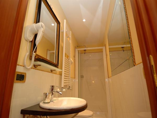 Residenza La Loggia : photo 7 de la chambre chambre double ou lits jumeaux supérieure