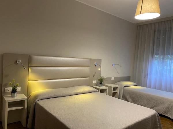 Hotel Due Giardini : photo 3 de la chambre chambre triple - bâtiment séparé