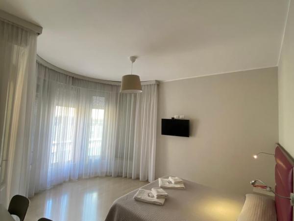 Hotel Due Giardini : photo 4 de la chambre chambre double avec salle de bains commune - bâtiment séparé