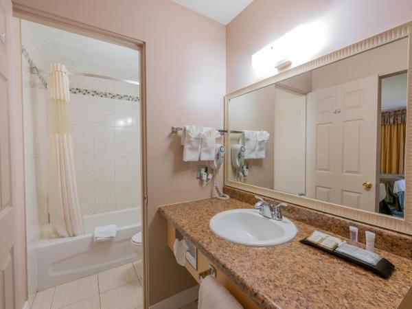 Howard Johnson by Wyndham Downtown Kamloops : photo 3 de la chambre studio lit king-size - non-fumeurs