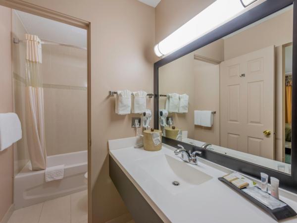 Howard Johnson by Wyndham Downtown Kamloops : photo 6 de la chambre chambre 2 lits queen-size - non-fumeurs