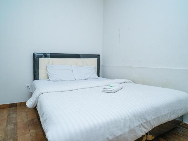 77 Guest House Serpong Mitra RedDoorz : photo 1 de la chambre chambre double standard