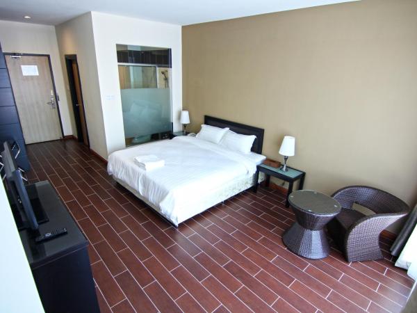 Putatan Platinum Hotel : photo 4 de la chambre chambre lit king-size deluxe
