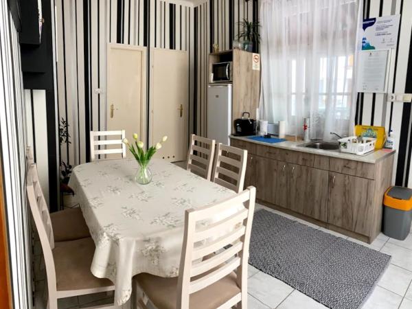 Fehérház Alkalmi Szálló : photo 9 de la chambre chambre familiale - vue sur jardin