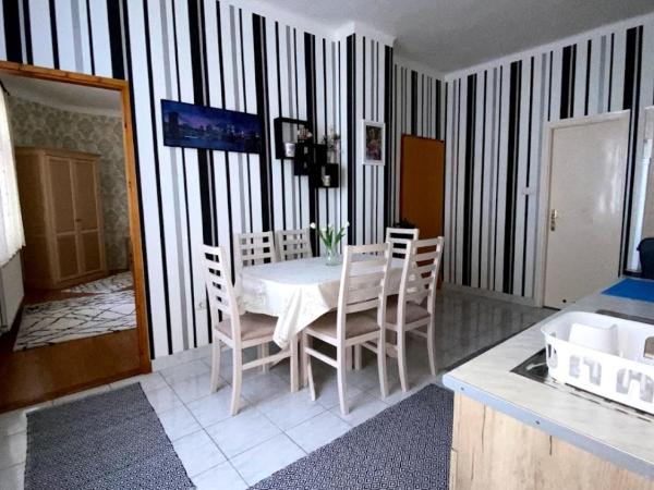 Fehérház Alkalmi Szálló : photo 7 de la chambre chambre familiale - vue sur jardin
