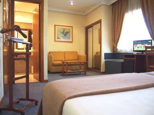 Hotel Ciudad de Compostela : photo 2 de la chambre room #9189468