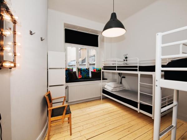 City Backpackers Hostel : photo 1 de la chambre lit dans dortoir pour femmes de 4 lits