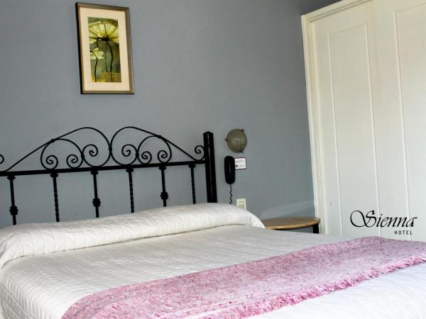 Hotel Sienna : photo 1 de la chambre chambre triple avec salle de bains privative