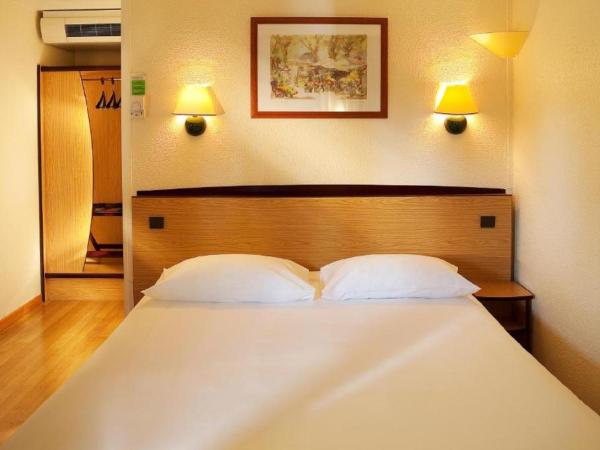 Campanile Manosque : photo 1 de la chambre one double bed  one junior bed (up to one0 years)