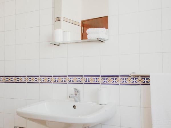 Residencial Avenida : photo 4 de la chambre chambre triple - vue sur mer