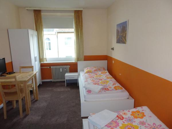 Gästehaus Grupello : photo 1 de la chambre chambre lits jumeaux avec salle de bains commune