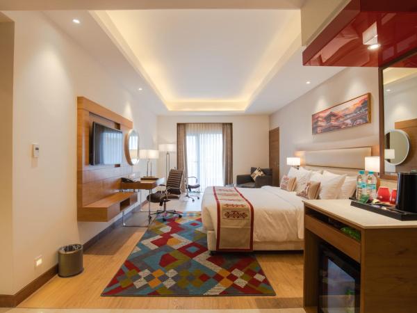 Ramada Encore by Wyndham Kathmandu Thamel : photo 7 de la chambre deluxe king room,with balcony and city view - non smoking (10% off on food and soft beverages)