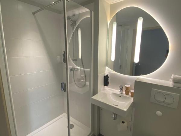 Ibis Budget Sallanches : photo 4 de la chambre chambre triple avec lit superposé
