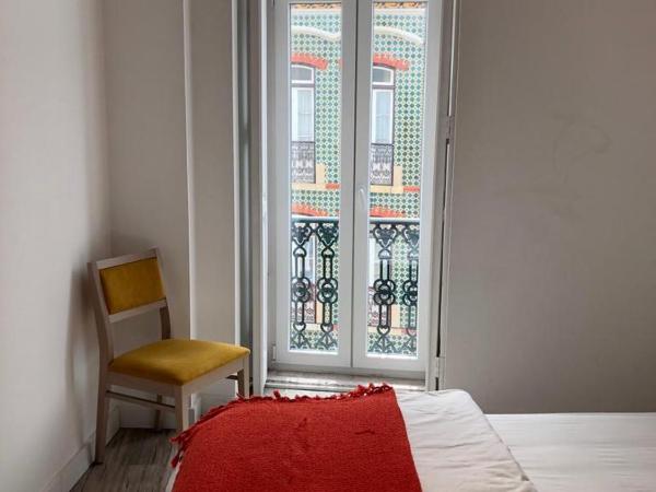 Be Lisbon Hostel Intendente : photo 6 de la chambre chambre lits jumeaux avec salle de bains privative