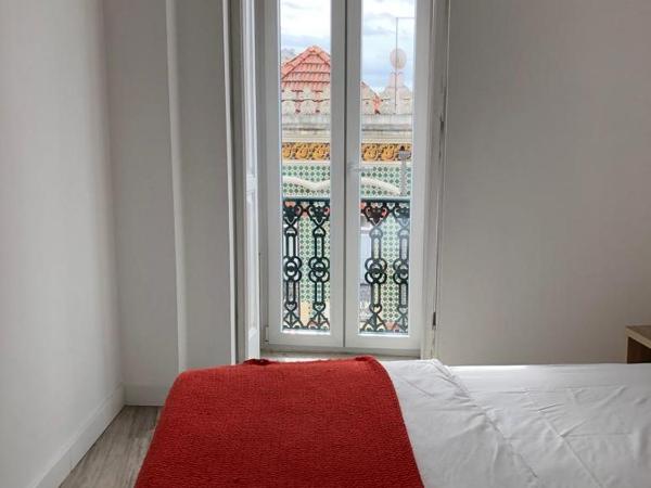 Be Lisbon Hostel Intendente : photo 7 de la chambre chambre double avec salle de bains privative
