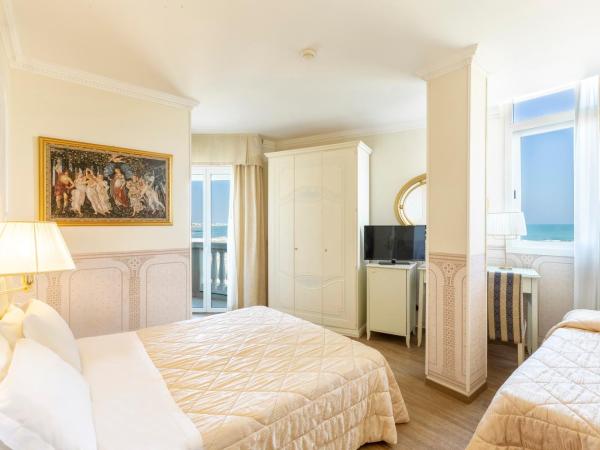 Hotel Baia Imperiale : photo 1 de la chambre chambre triple classique