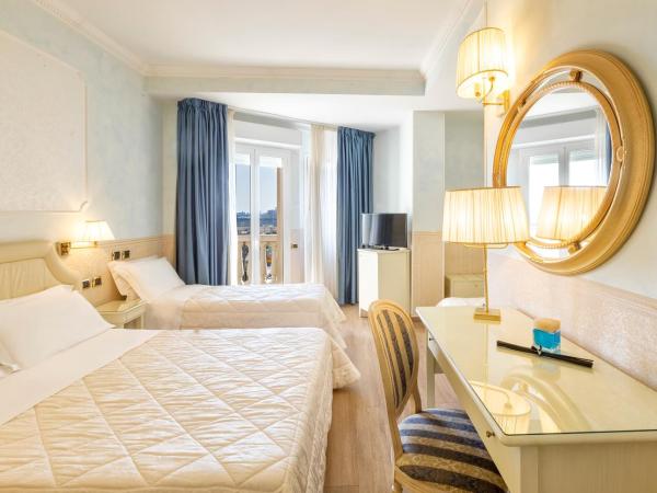 Hotel Baia Imperiale : photo 2 de la chambre chambre quadruple classique