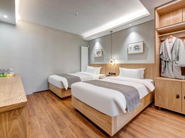 Happy Dragon City Culture Hotel -In the city center with ticket service&food recommendation,Near Tian'AnMen Forbidden City,Wangfujing walking street,easy to get any tour sights in Beijing : photo 4 de la chambre suite familiale
