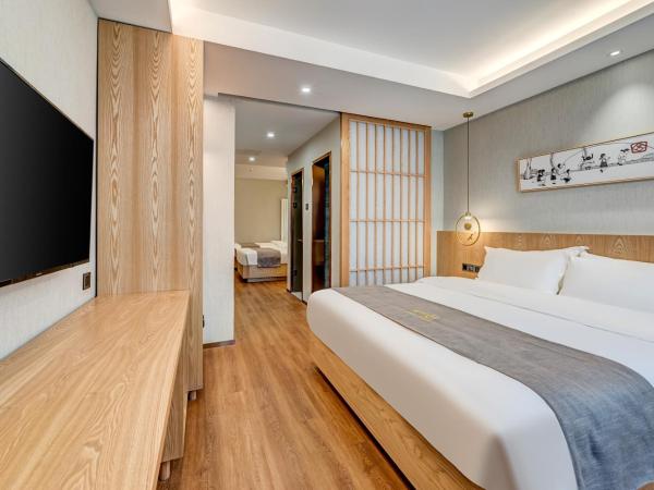 Happy Dragon City Culture Hotel -In the city center with ticket service&food recommendation,Near Tian'AnMen Forbidden City,Wangfujing walking street,easy to get any tour sights in Beijing : photo 6 de la chambre suite familiale