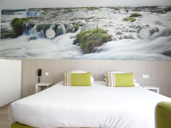 Domaine de la Petite Isle - Luberon : photo 9 de la chambre chambre double ou lits jumeaux deluxe - vue sur rivière