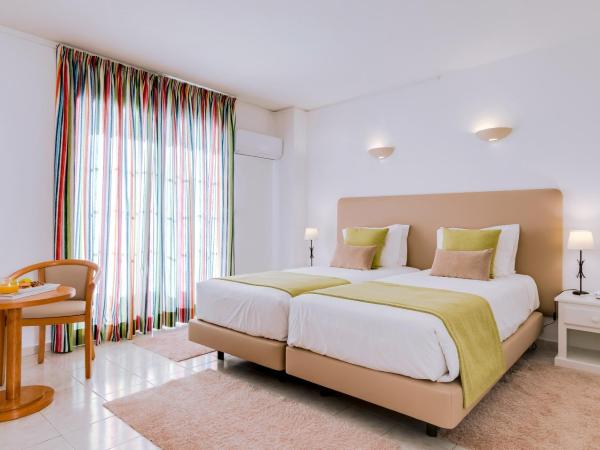 Monica Isabel Beach Club : photo 3 de la chambre  chambre double ou lits jumeaux (2 adultes + 1 enfant)