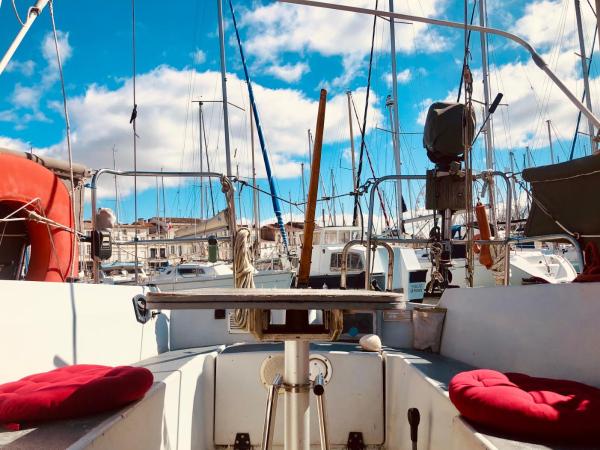 Nuit insolite sur un voilier au coeur de La Rochelle : photo 2 de la chambre appartement - vue sur mer