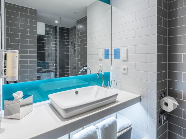 Holiday Inn Express Düsseldorf - Hauptbahnhof, an IHG Hotel : photo 4 de la chambre chambre standard lit queen-size