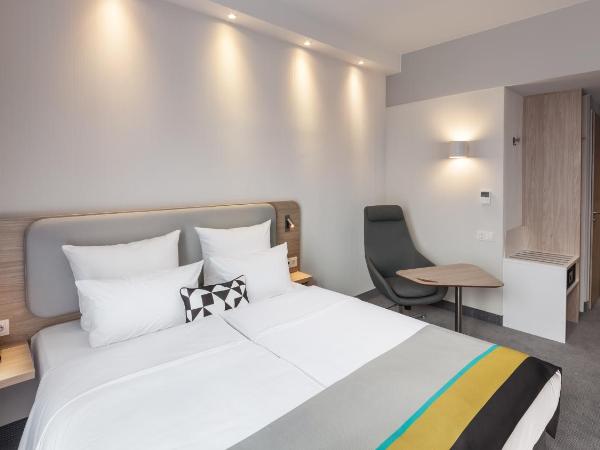 Holiday Inn Express Düsseldorf - Hauptbahnhof, an IHG Hotel : photo 5 de la chambre chambre standard lit queen-size