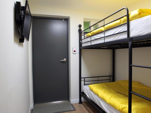 K Stay Guesthouse Myeongdong first : photo 7 de la chambre chambre lits jumeaux